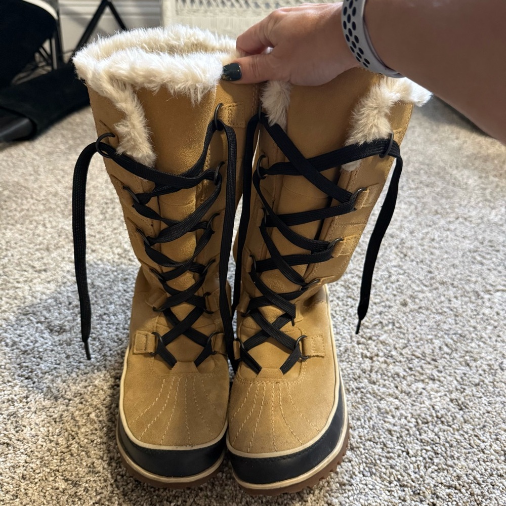 Sorel Tivoli Tan and Black Winter Boots